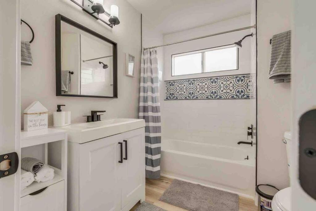 Cozy Home! 16 Min Away From Strip And Fremont 拉斯维加斯 外观 照片