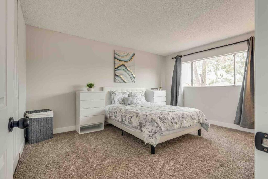Cozy Home! 16 Min Away From Strip And Fremont 拉斯维加斯 外观 照片