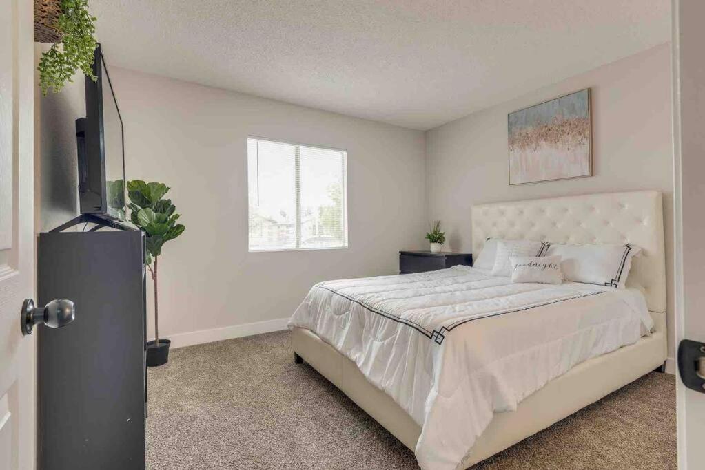 Cozy Home! 16 Min Away From Strip And Fremont 拉斯维加斯 外观 照片