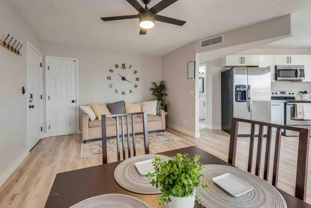 Cozy Home! 16 Min Away From Strip And Fremont 拉斯维加斯 外观 照片