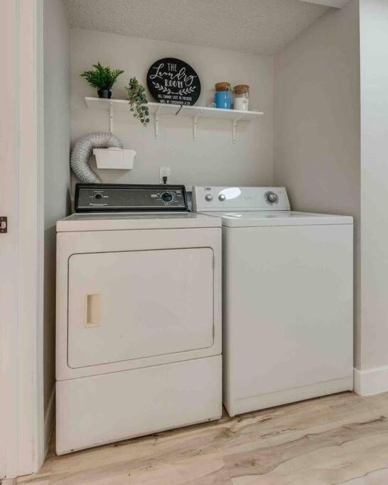 Cozy Home! 16 Min Away From Strip And Fremont 拉斯维加斯 外观 照片
